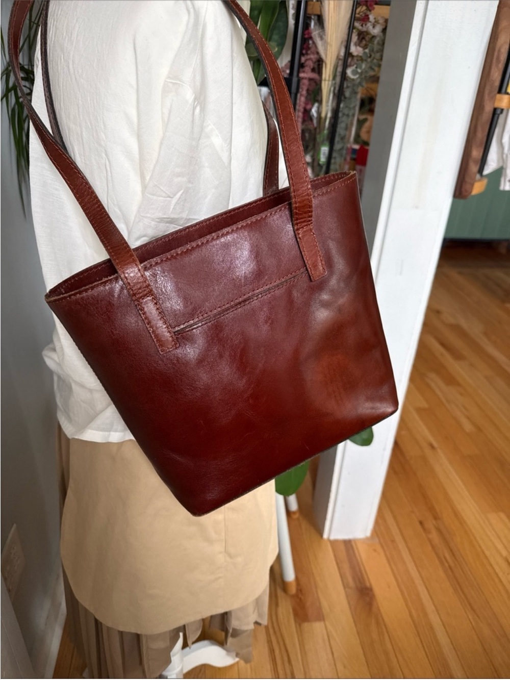 Patricia Nash Deep Chestnut Leather Shoulder Bag - Picture 9 of 16